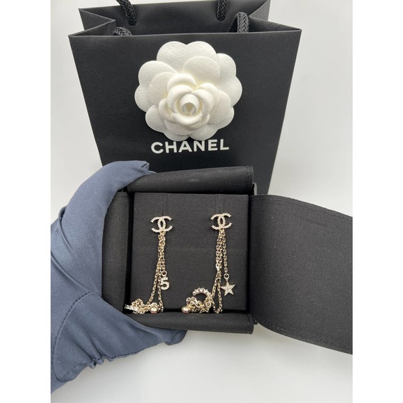 NIB Chanel Fringe 5 Figure Star Stud earrings - Picture 5 of 13